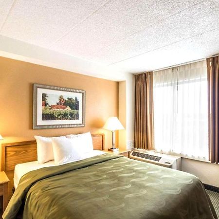Norwood Inn & Suites Milwaukee Butler Eksteriør bilde