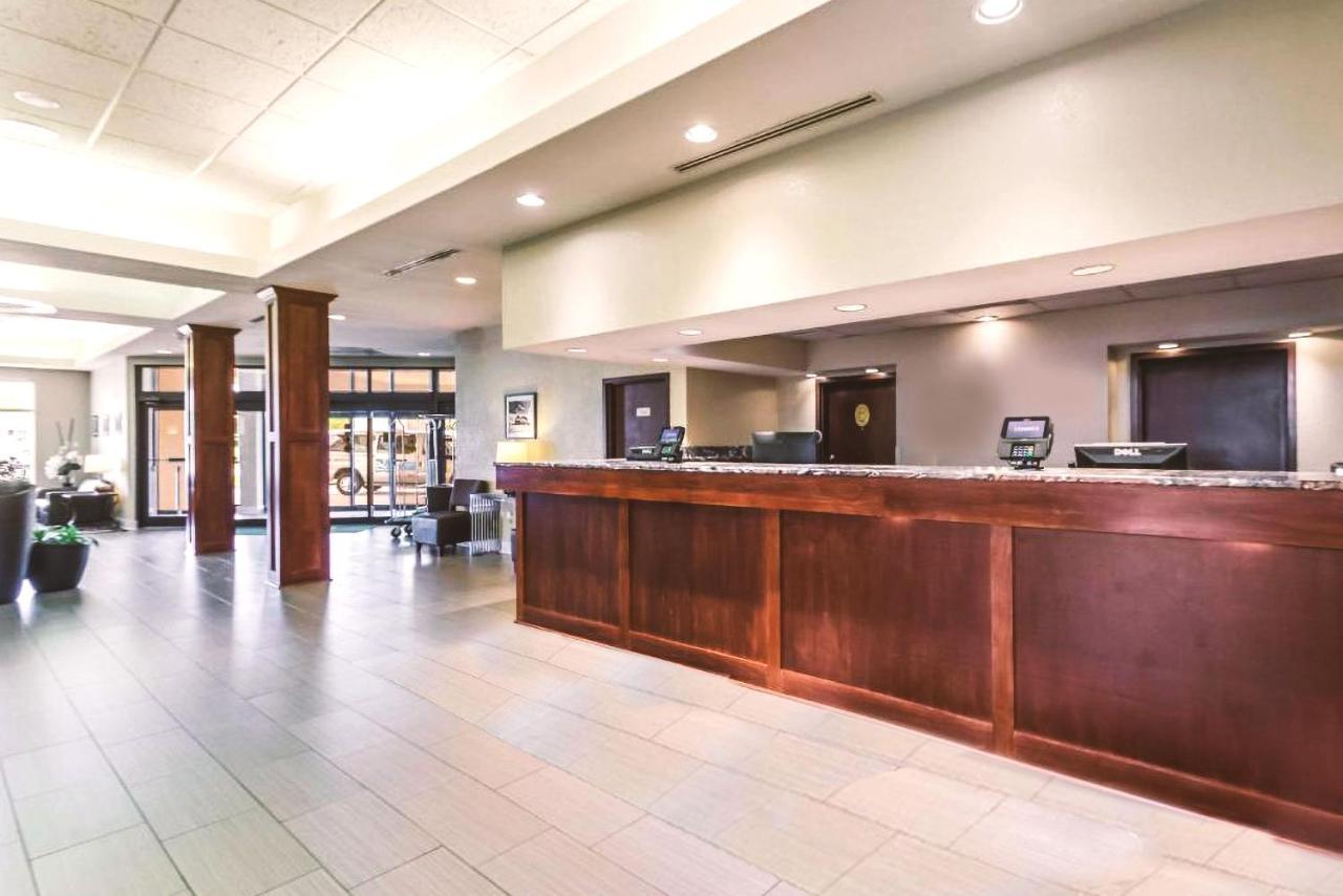 Norwood Inn & Suites Milwaukee Butler Eksteriør bilde