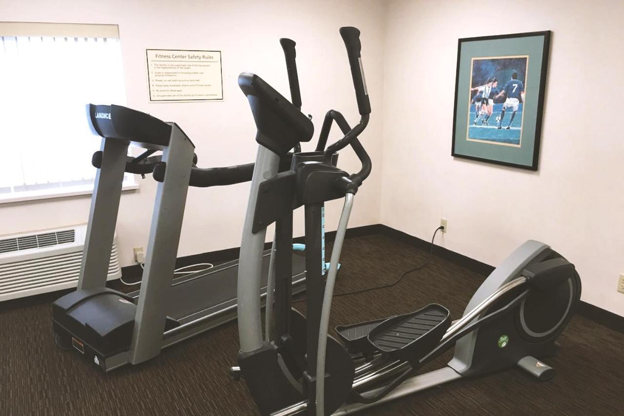 Norwood Inn & Suites Milwaukee Butler Eksteriør bilde