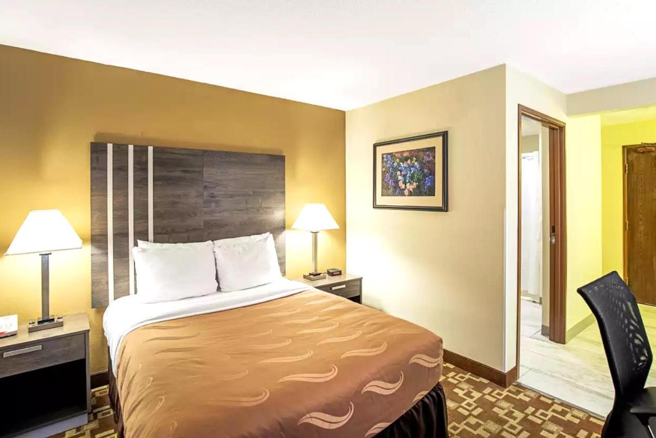 Norwood Inn & Suites Milwaukee Butler Eksteriør bilde