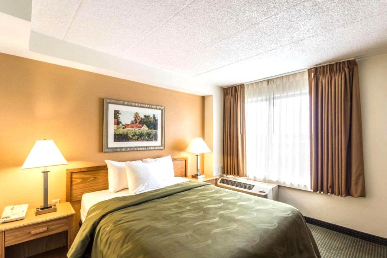 Norwood Inn & Suites Milwaukee Butler Eksteriør bilde