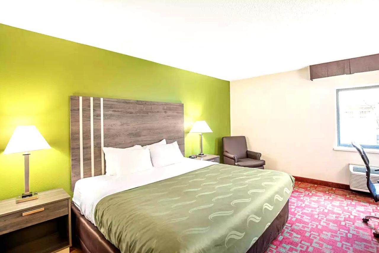 Norwood Inn & Suites Milwaukee Butler Eksteriør bilde