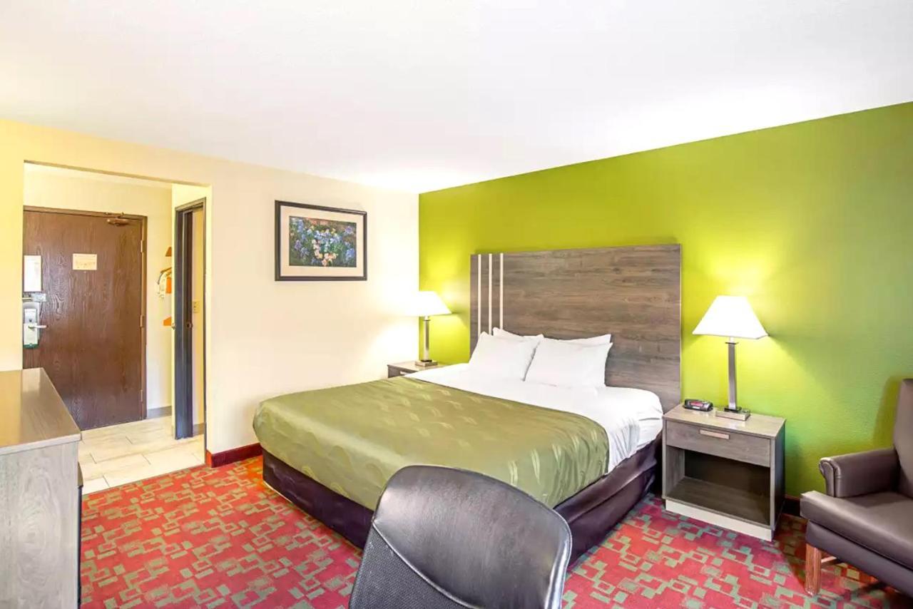 Norwood Inn & Suites Milwaukee Butler Eksteriør bilde