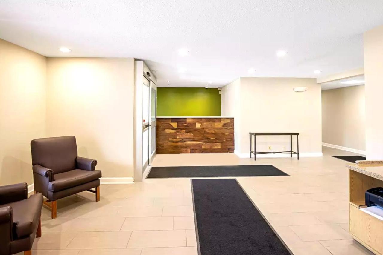 Norwood Inn & Suites Milwaukee Butler Eksteriør bilde