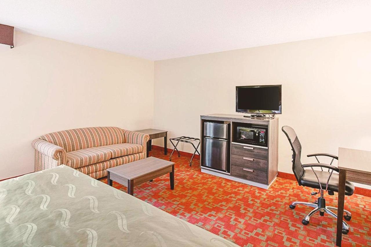 Norwood Inn & Suites Milwaukee Butler Eksteriør bilde