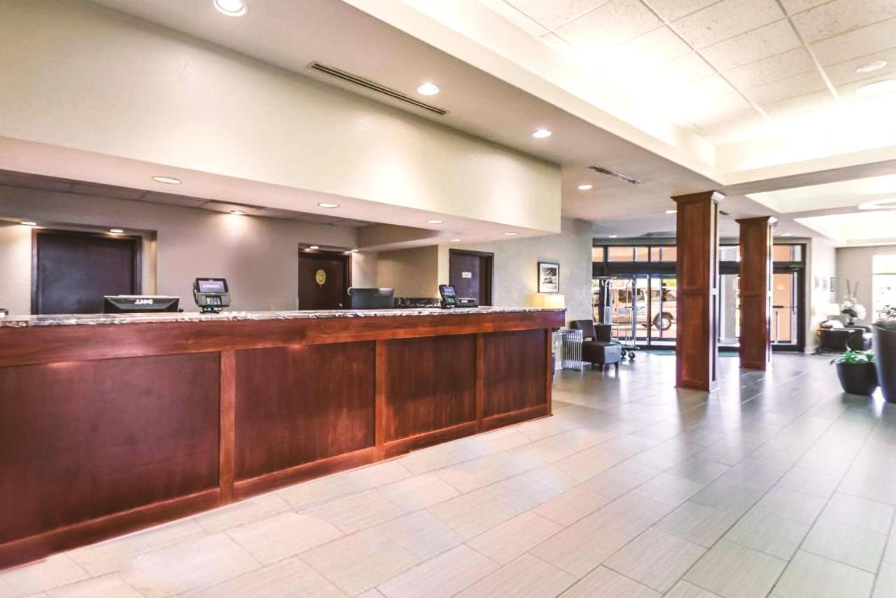 Norwood Inn & Suites Milwaukee Butler Eksteriør bilde