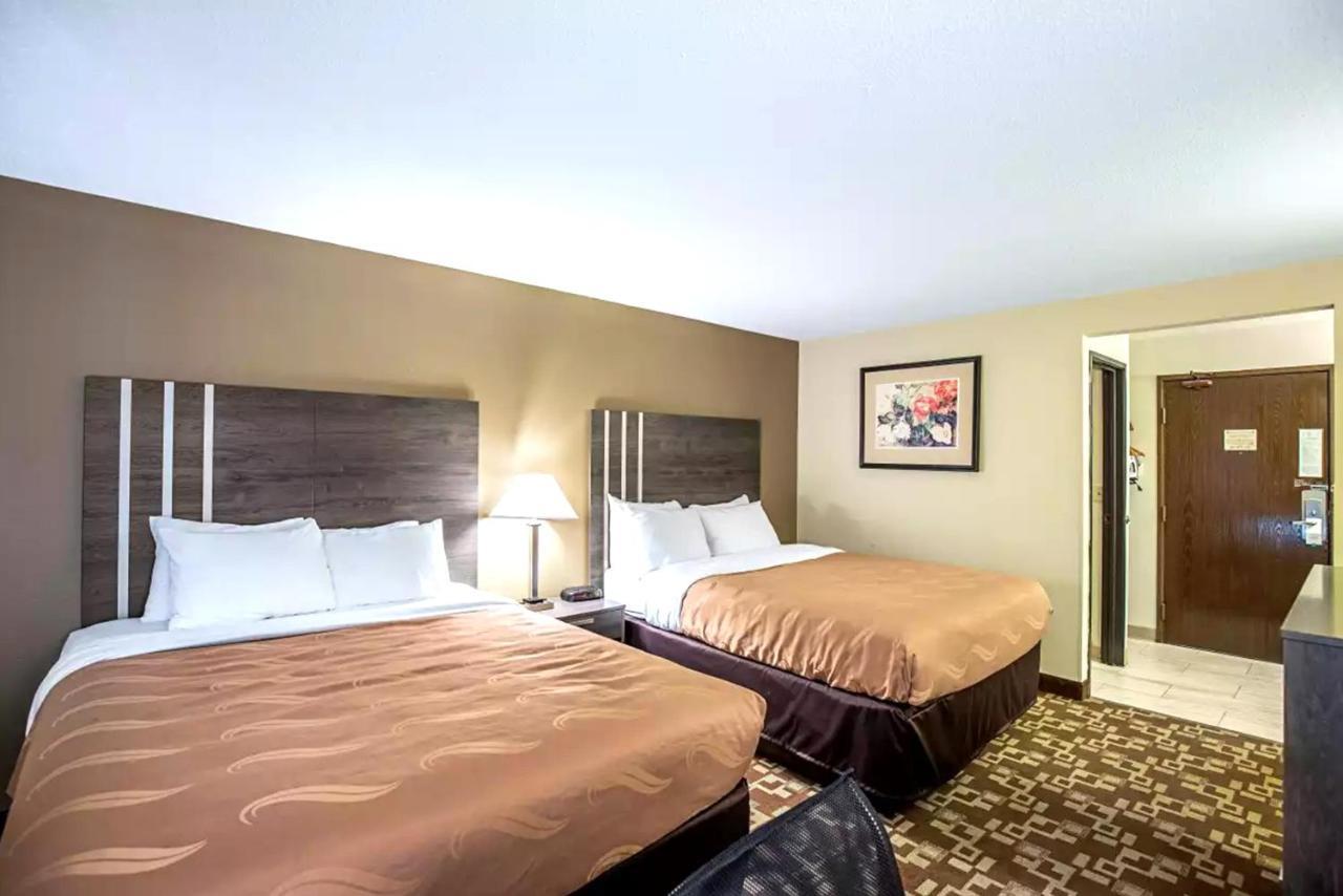 Norwood Inn & Suites Milwaukee Butler Eksteriør bilde