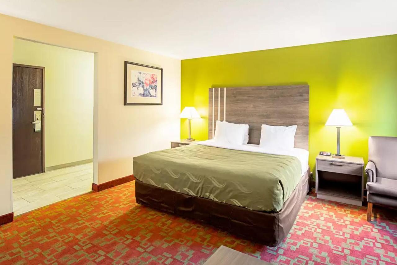 Norwood Inn & Suites Milwaukee Butler Eksteriør bilde