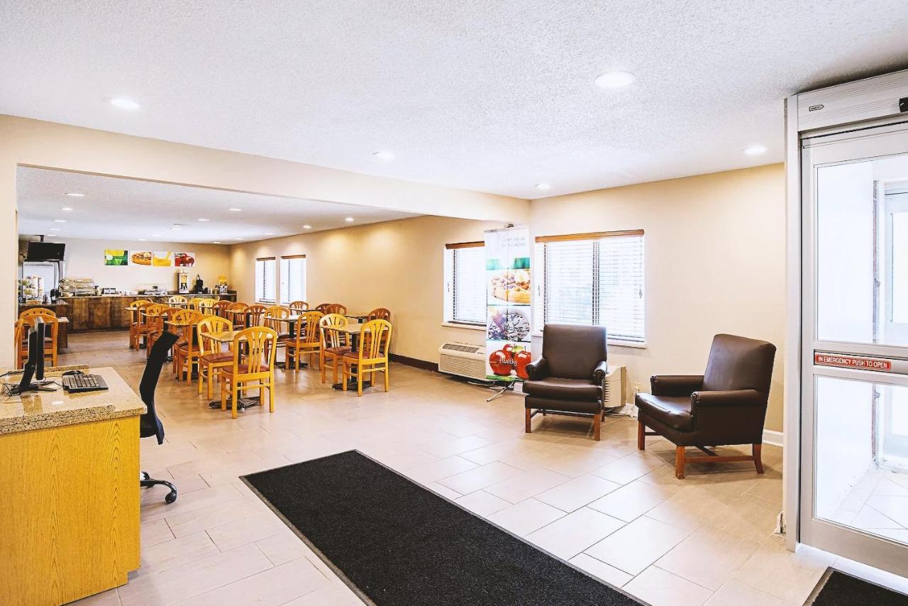 Norwood Inn & Suites Milwaukee Butler Eksteriør bilde