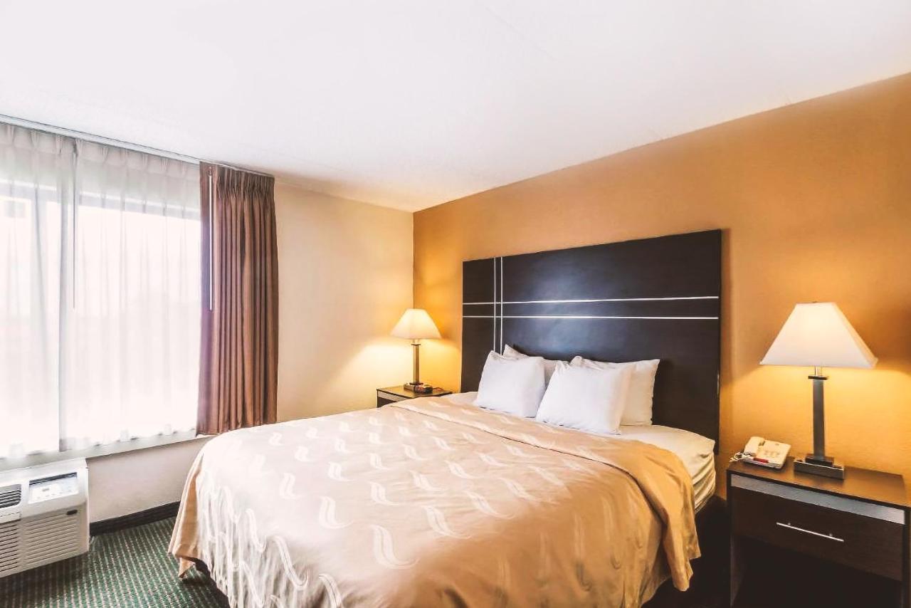 Norwood Inn & Suites Milwaukee Butler Eksteriør bilde