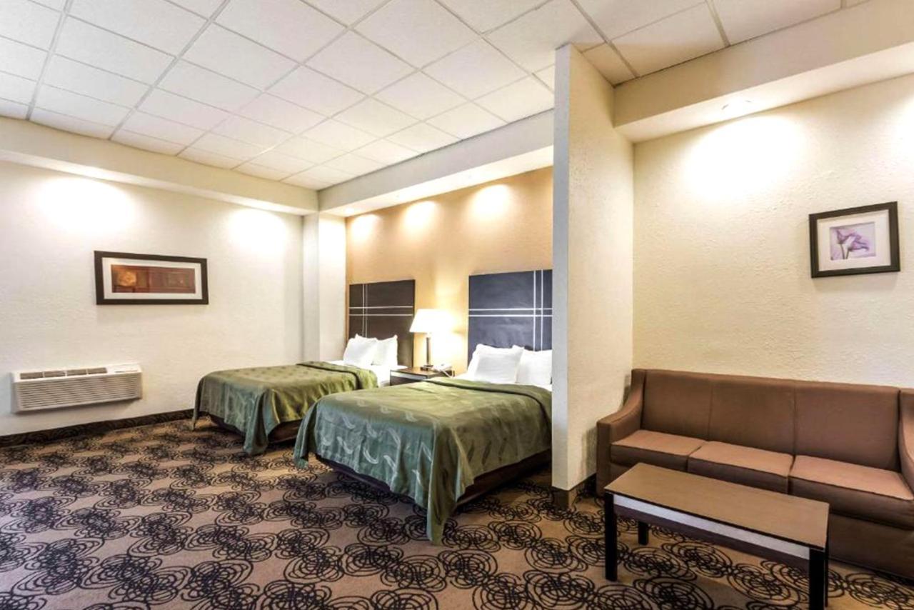 Norwood Inn & Suites Milwaukee Butler Eksteriør bilde