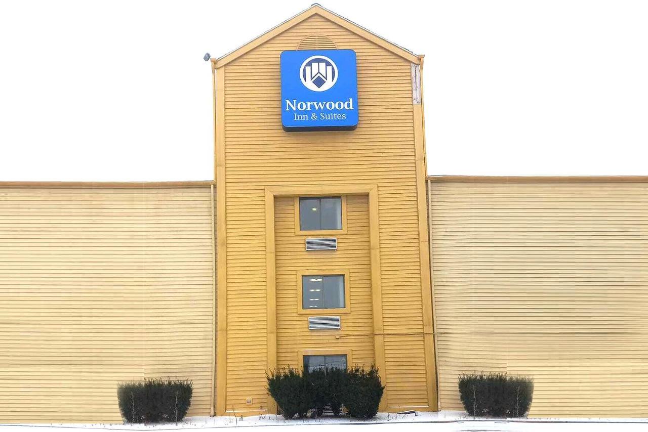 Norwood Inn & Suites Milwaukee Butler Eksteriør bilde
